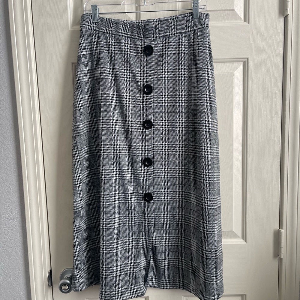Elegant Checkered A-Line Skirt - Black and White